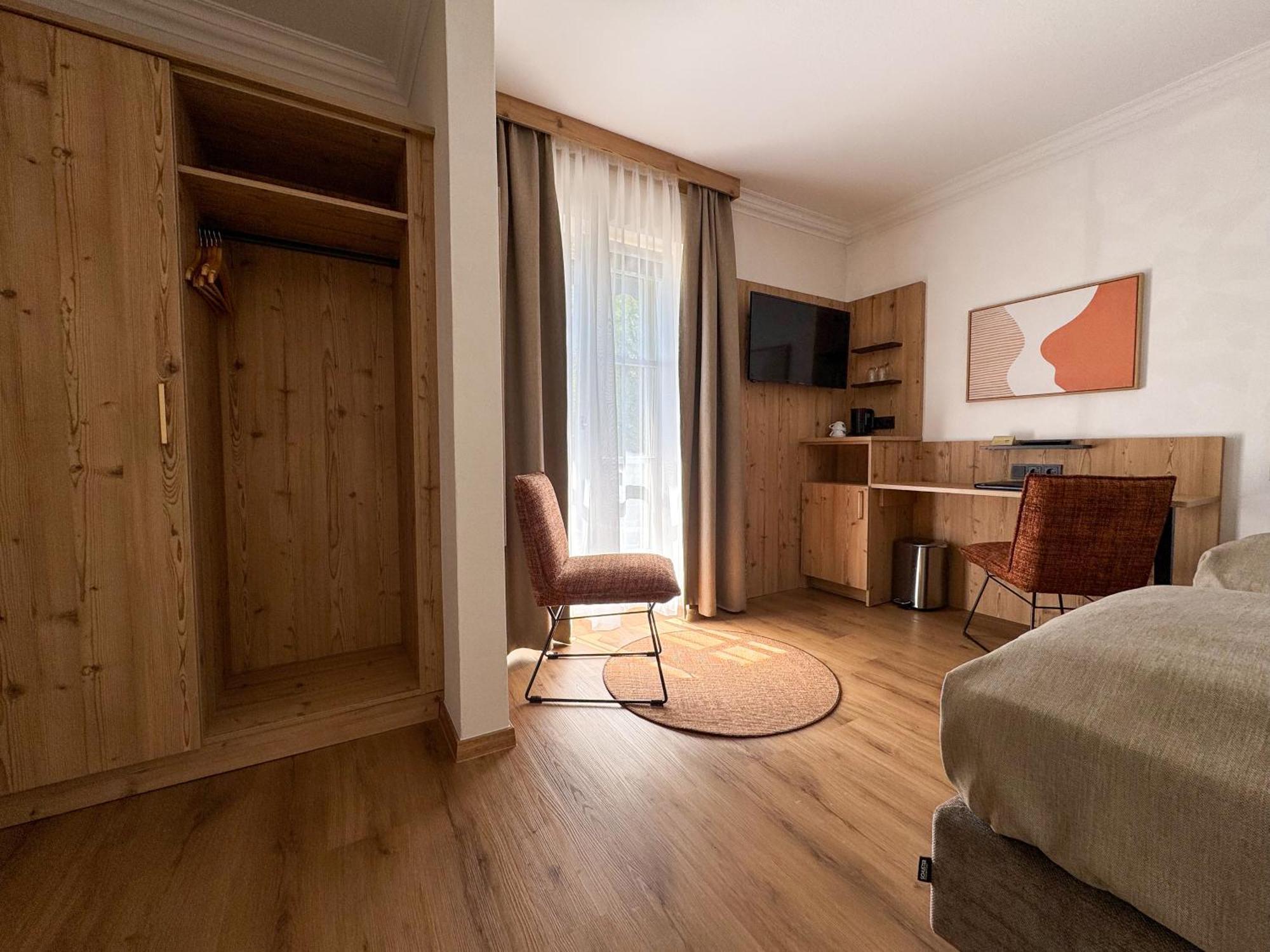 Hotel Schlossblick Chiemsee 3*