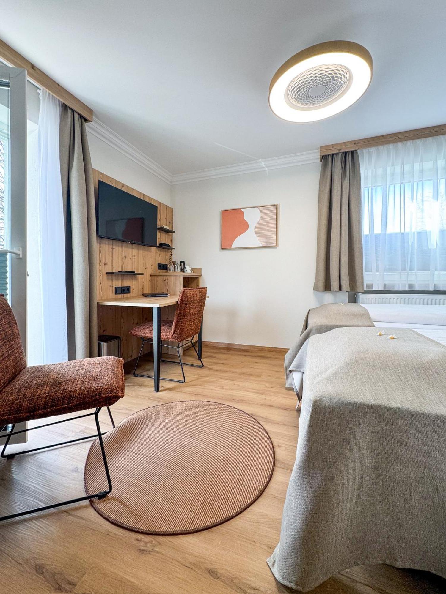 Hotel Schlossblick Chiemsee 3*